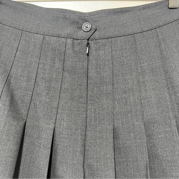 Aritzia Talula Hedran Skirt 8 Charcoal Pleated School Girl Skater Skirt NWT - Picture 6 of 10